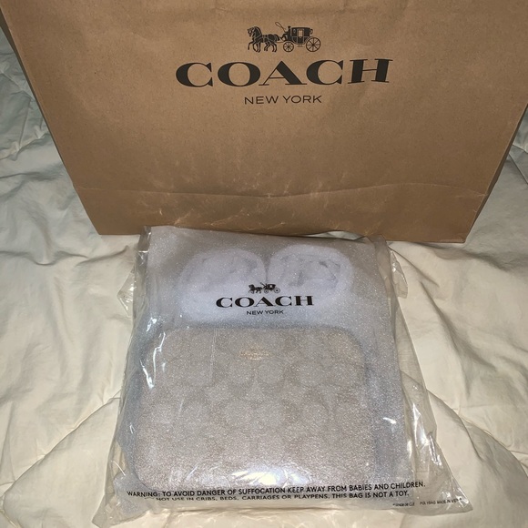 2 new COACH purses - Picture 8 of 8